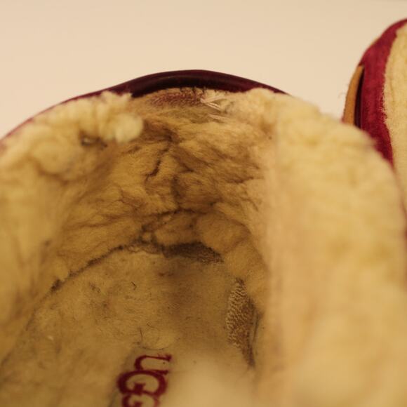 Ugg Women Dakota Moccasin Slipper Flat Round Toe Red Sz 7 - Picture 6 of 7